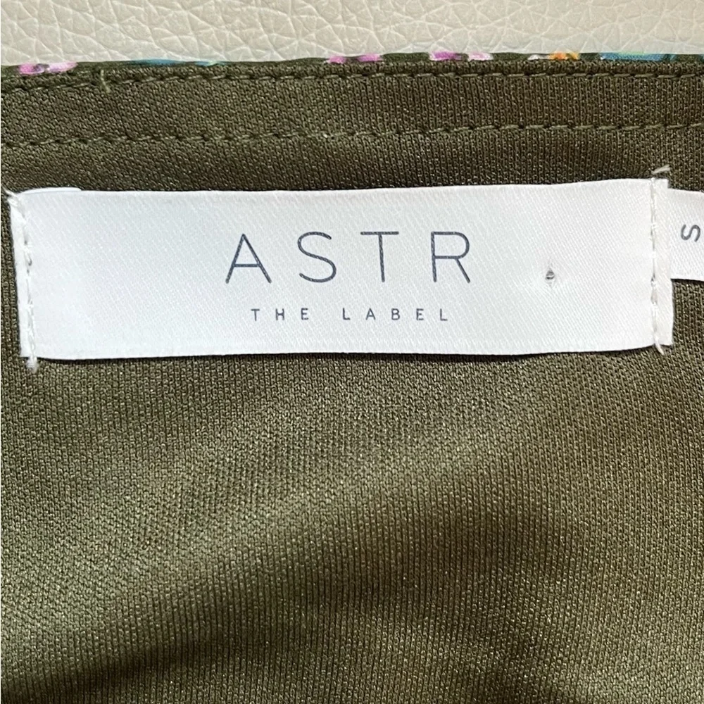 ASTR The Label Olive Lilac Ditsy Floral Puff Sleeve Crop Top - Size S